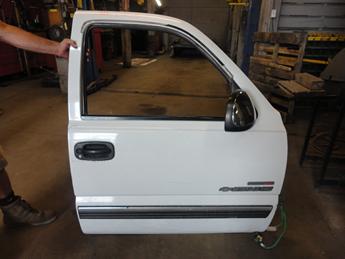 1999 2000 2001 2002 2003 2004 2005 2006 2007 CHEVROLET PASSENGER FRONT DOOR. COUPLE SCRATCHES, GOOD CONDITION. POWER WINDOW. INVENTORY #12905