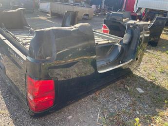 2014 2015 2016 2017 2018 CHEVY SUPER SHORT BED 5.8'. RH SIDE- BENT LOWER EDGE UNDER TAILLIGHT. LH SIDE- DINGS ON LOWERS. RUST FREE. #15901