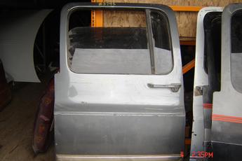 73 - 91 Chevrolet Suburban Left Side OEM Power Door.  Door is in great condition.  Exterior & interior is grey.