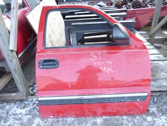 1999 2000 2001 2002 2003 2004 2005 2006 2007 Chevrolet GMC passenger side manual complete door.  Very good condition, some scuffs & scratches in paint, some deep scratches in some areas.  Inventory #11439.