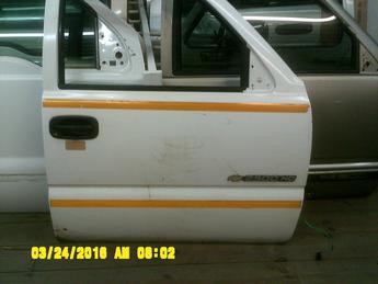 1999 2000 2001 2002 2003 2004 2005 2006 CHEVROLET 2500 RIGHT SIDE DOOR. EXCELLENT CONDITION, LIGHT SCUFFS AND SCRATCHES THROUGHOUT. INVENTORY #12835