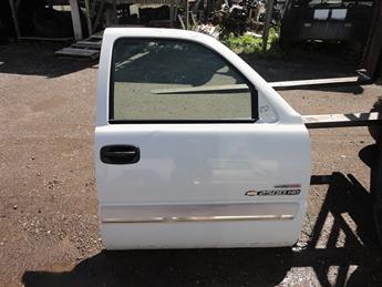 1999 2000 2001 2002 2003 2004 2005 2006 CHEVROLET PASSENGER SIDE DOOR, POWER, COMPLETE DOOR. GREAT CONDITION. INVENTORY #12968